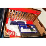 A BOX CONTAINING A CASED ONEIDA COMMUNITY BEETHOVEN DESIGN CUTLERY, Kings pattern cased Cooper