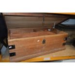 A METAL BANDED WOODEN TOOL CHEST containing various hand tools