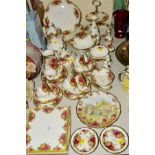 ROYAL ALBERT 'OLD COUNTRY ROSES' TEAWARES, TRINKETS etc, to include cake plate, five dinner
