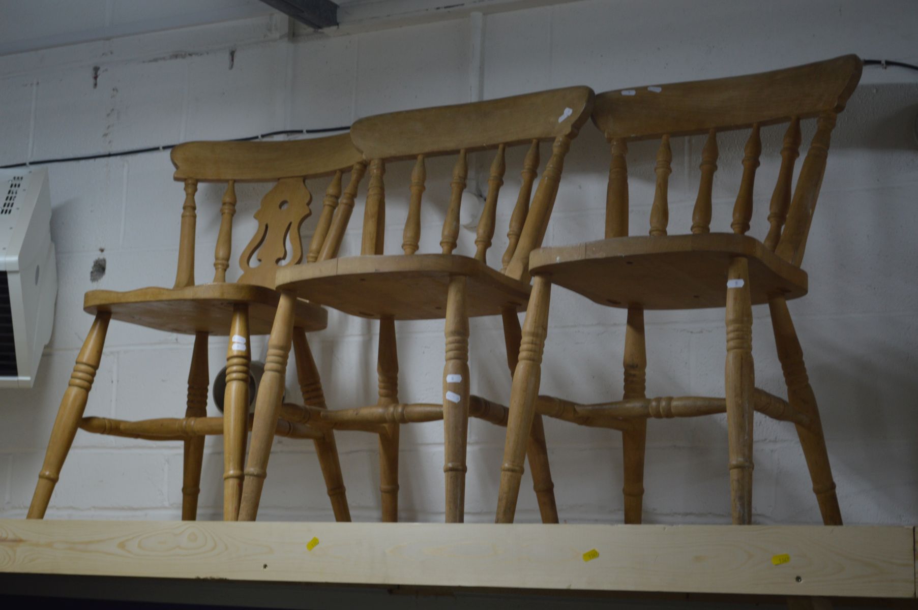 A MATCHED SET OF SEVEN BEECH KITCHEN CHAIRS - Bild 2 aus 2