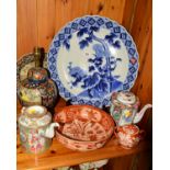 SEVEN PIECES OF LATE 19TH CENTURY TO MODERN CHINESE AND JAPANESE POTTERY AND PORCELAIN, including
