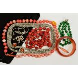 A SELECTION OF JEWELLERY, to include a dyed quartz bead necklace, a plastic bangle, a glass bead