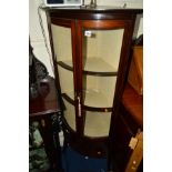 AN EDWARDIAN MAHOGANY AND INLAID BARREL FRONT GLAZED TWO DOOR CORNER CABINET (key)
