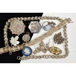 A SELECTION OF SILVER AND WHITE METAL JEWELLERY, to include a circular Wedgwood pendant, a