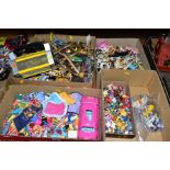 A QUANTITY OF UNBOXED AND ASSORTED MAINLY PLASTIC FIGURES AND ACCESSORIES, to include Polly