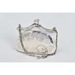 AN EDWARDIAN SILVER PURSE, ribbon and floral swag engraved decoration, green leather lined interior,