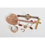 A SELECTION OF JEWELLERY, to include two brooches, a cross pendant, a pair of stud earrings, a