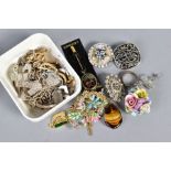 A SELECTION OF SILVER AND WHITE METAL JEWELLERY AND COSTUME JEWELLERY, the silver and white metal