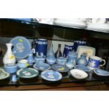 VARIOUS WEDGWOOD TRINKETS, JUGS, VASES, PLATES etc, mostly dark and light blue jasperwares,