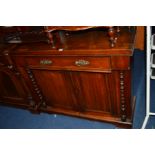 A VICTORIAN MAHOGANY CHIFFONIER with a single drawer and double cupboard doors, width 104cm x
