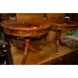 A PAIR OF REPRODUCTION WALNUT CIRCULAR TRIPOD TABLES (sd) (2)