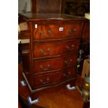 A REPRODUCTION MAHOGANY SERPENTINE CHEST OF FOUR DRAWERS on bracket feet, width 51cm x depth 35cm