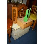 A REPRODUCTION OAK HANGING SINGLE DOOR UNIT (key) together with a painted tool chest, plywood tool