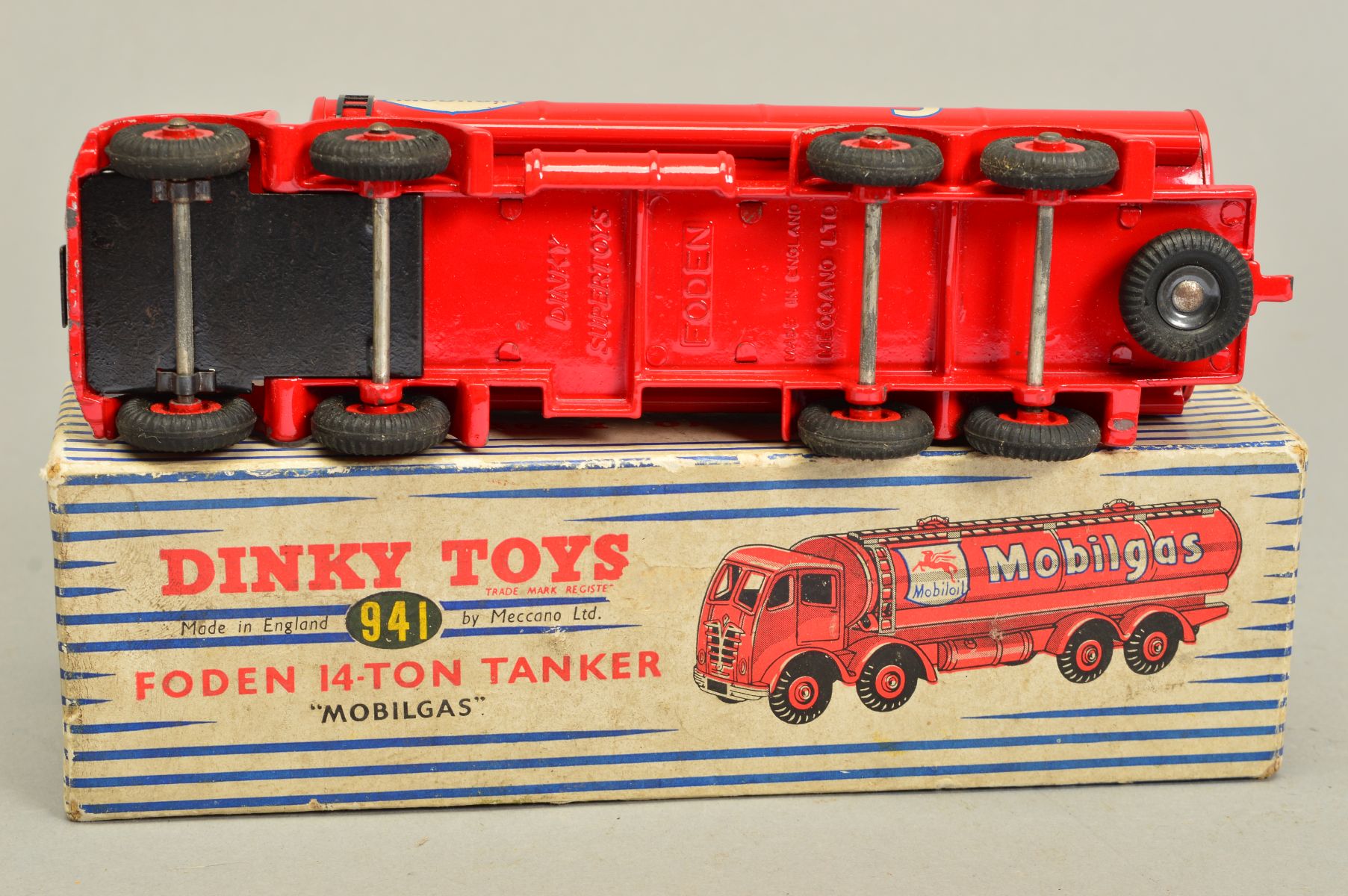 A BOXED DINKY SUPERTOYS FODEN FG 14T MOBILGAS TANKER, No.941, few very minor paint chips, mainly - Image 5 of 5