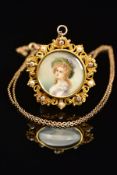 AN EARLY 20TH CENTURY GOLD, DIAMOND AND SEED PEARL PORTRAIT MINIATURE PENDANT/BROOCH, of circular