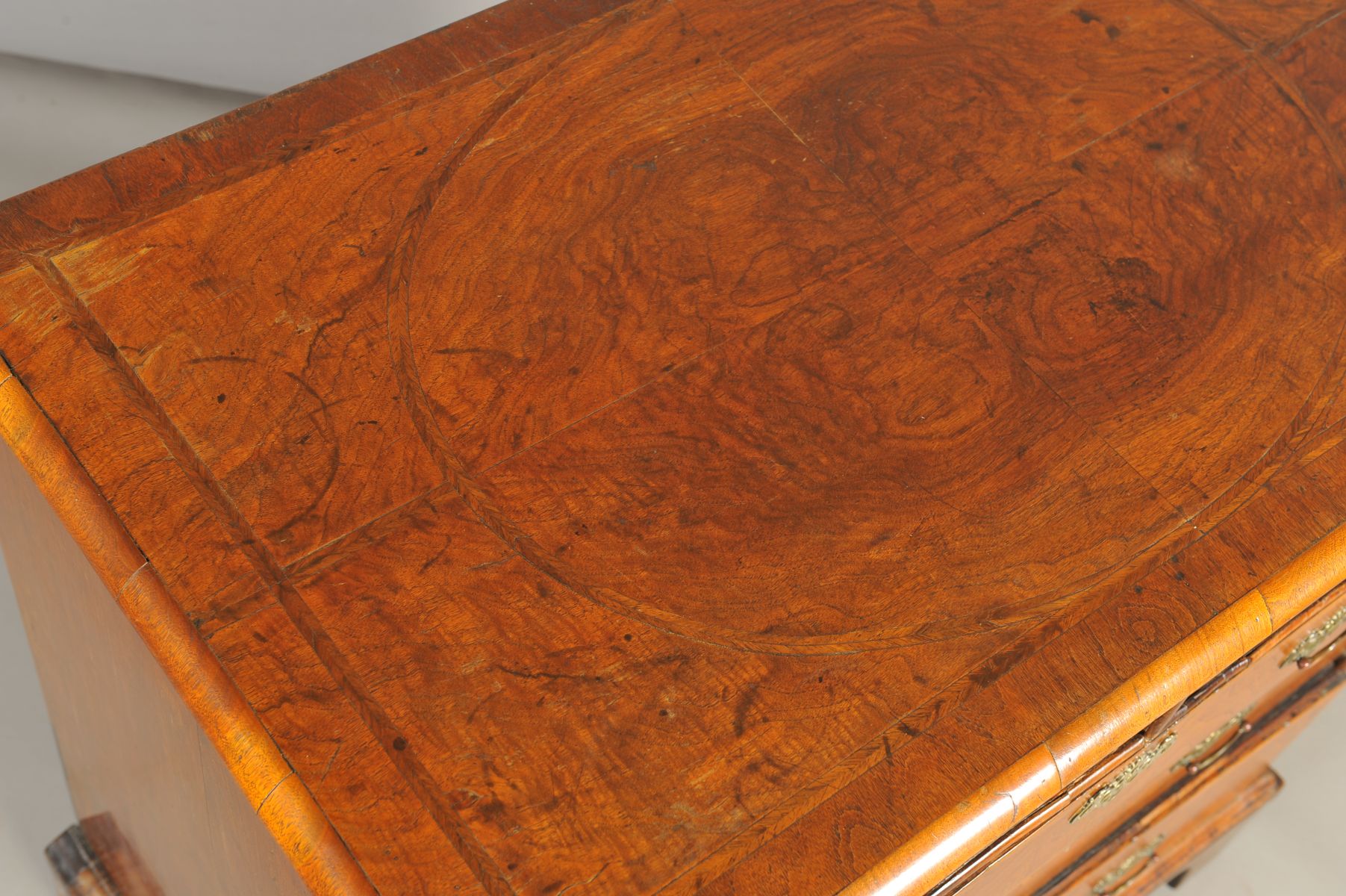 A MID 18TH CENTURY AND LATER WALNUT CHEST OF TWO SHORT OVER THREE LONG DRAWERS, feather banded inlay - Image 7 of 7