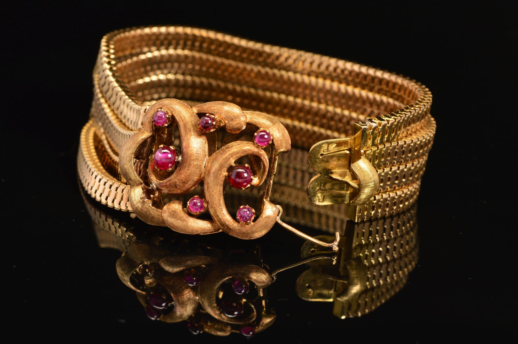 A CONTINENTAL FOUR ROW SNAKE BRACELET, fitted to large feature scroll design clasp set with - Image 4 of 6