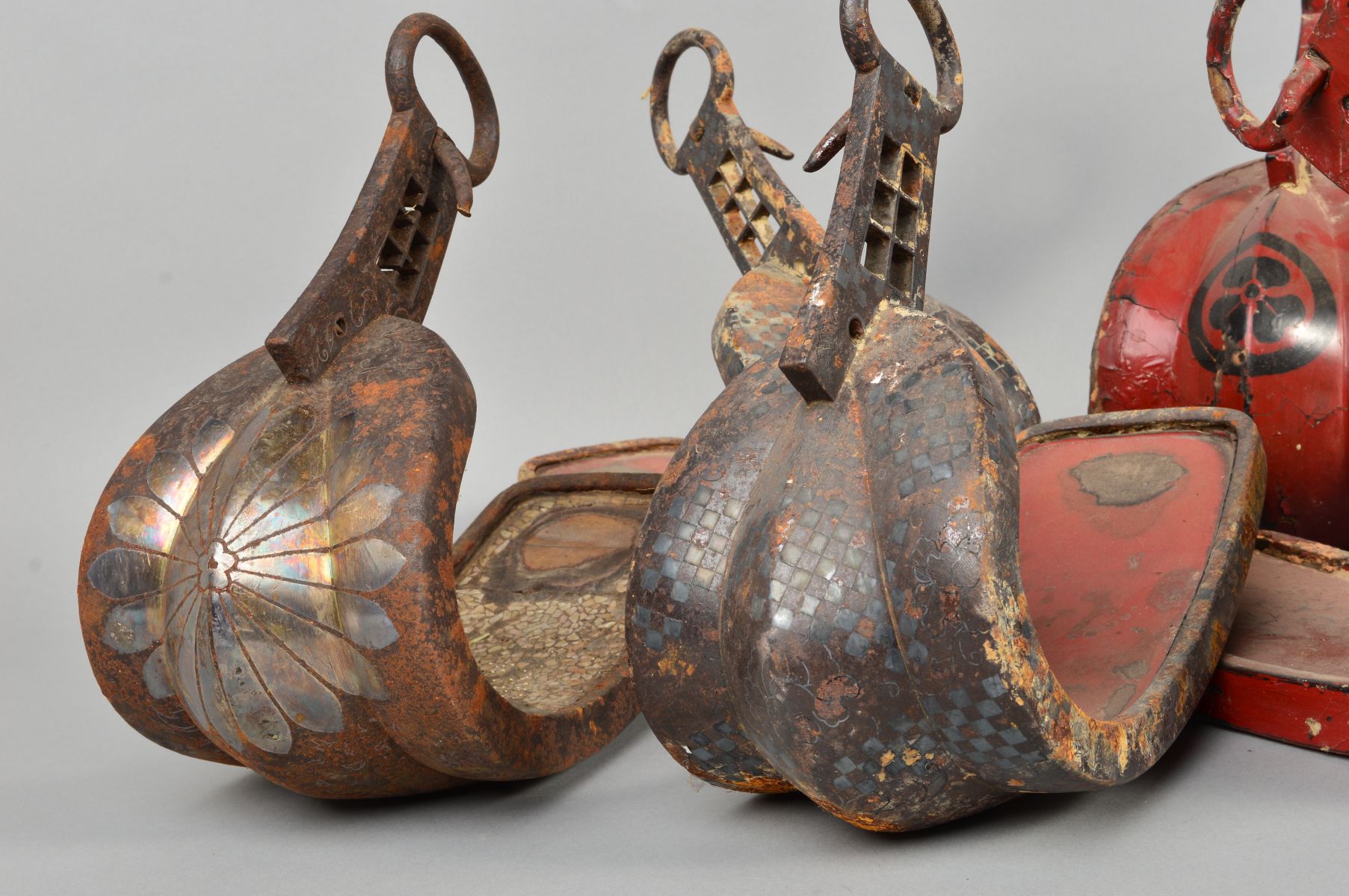 THREE PAIRS OF METAL AND RED LACQUERED ASIAN STIRRUPS, together with two other Persian stirrups - Image 4 of 12