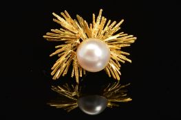 A MODERN MABE PEARL BROOCH, abstract design, Mabe pearl measuring approximately 15.5mm in