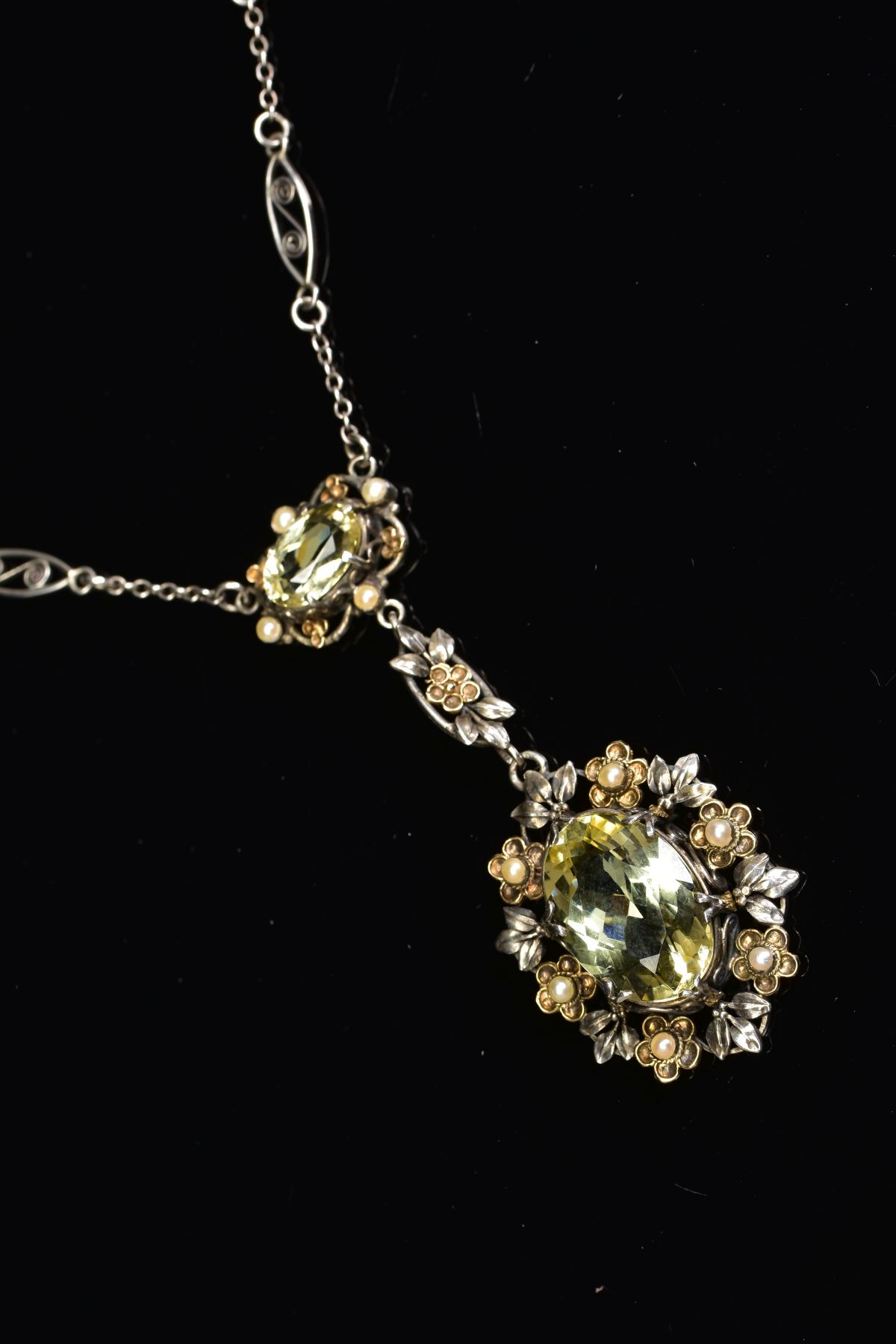 AN ARTS & CRAFTS SILVER, GOLD, BERYL AND SEED PEARL PENDANT NECKLACE 'ATTRIBUTED TO DORRIE - Image 4 of 7