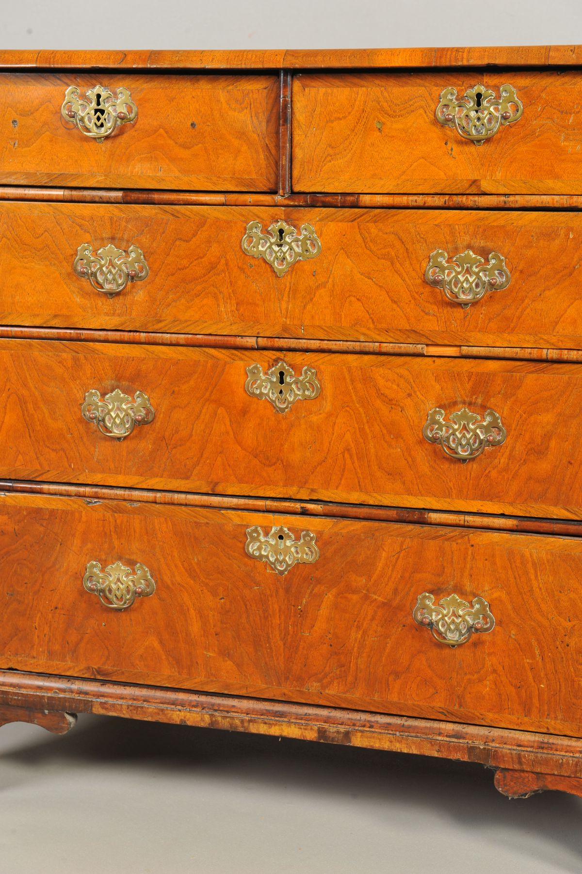 A MID 18TH CENTURY AND LATER WALNUT CHEST OF TWO SHORT OVER THREE LONG DRAWERS, feather banded inlay - Image 3 of 7