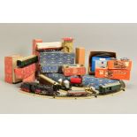 A COLLECTION OF BOXED AND UNBOXED MARKLIN HO GAUGE MODEL RAILWAY ITEMS, including boxed 2-6-0