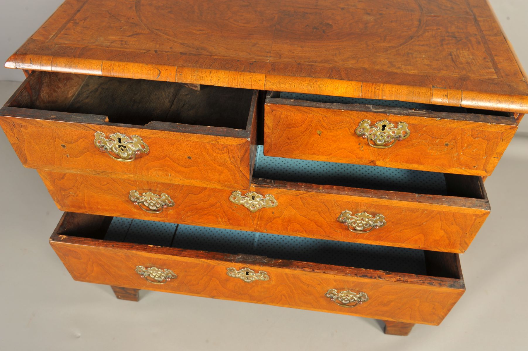 A MID 18TH CENTURY AND LATER WALNUT CHEST OF TWO SHORT OVER THREE LONG DRAWERS, feather banded inlay - Image 4 of 7