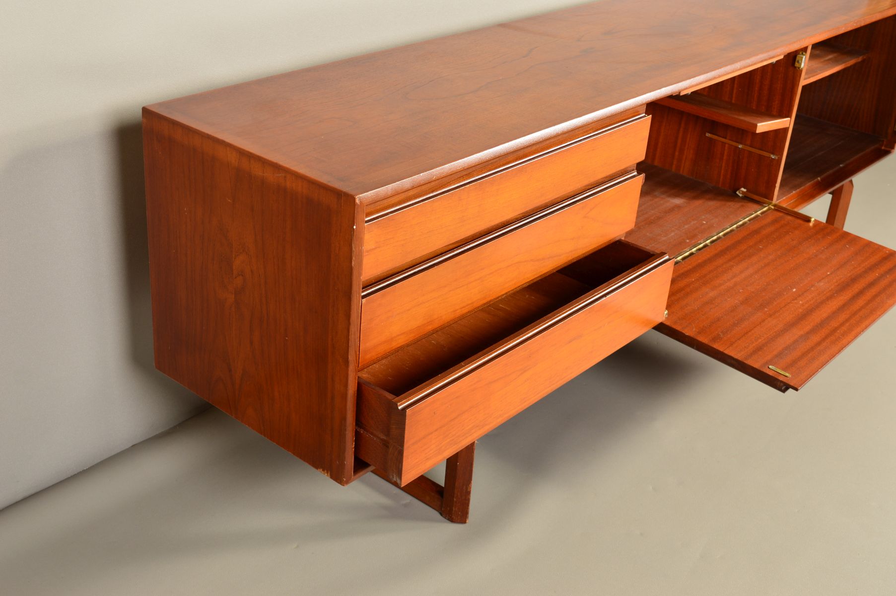 A 1960'S WHITE AND NEWTON TEAK 7FT SIDEBOARD, with three graduated drawers and double cupboard doors - Image 5 of 12