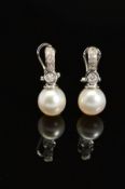 A PAIR OF MODERN 18CT WHITE GOLD SOUTH SEA CULTURED PEARL AND DIAMOND DROP EARRINGS, post and