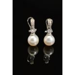A PAIR OF MODERN 18CT WHITE GOLD SOUTH SEA CULTURED PEARL AND DIAMOND DROP EARRINGS, post and