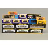 A QUANTITY OF ASSORTED BOXED N GAUGE ROLLING STOCK, Graham Farish by Bachmann, Graham Farish, Dapol,