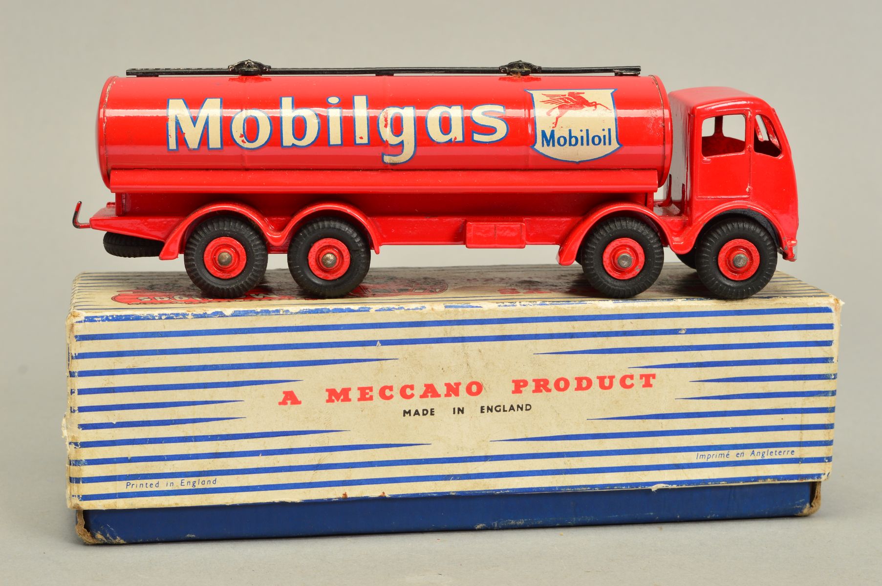 A BOXED DINKY SUPERTOYS FODEN FG 14T MOBILGAS TANKER, No.941, few very minor paint chips, mainly - Image 3 of 5