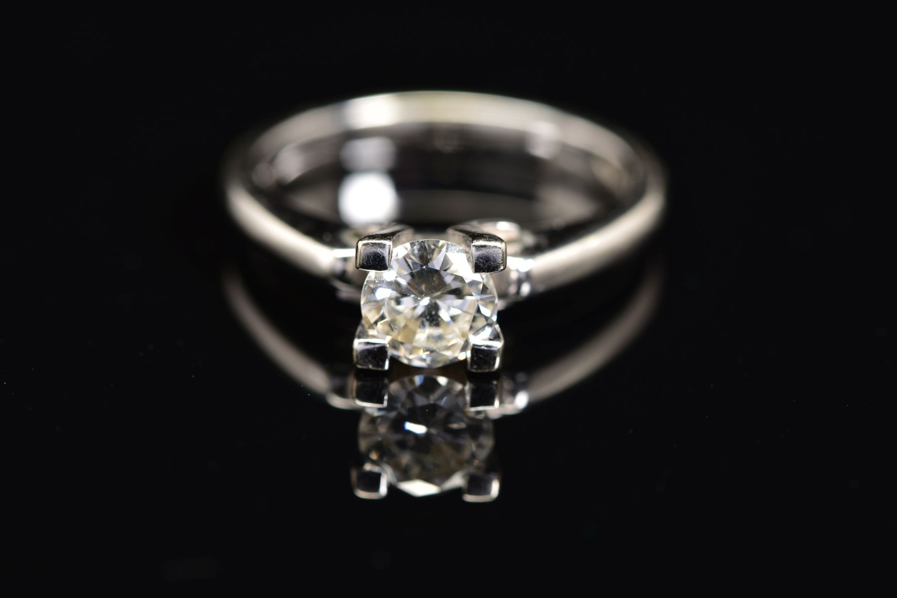 A MODERN SINGLE STONE DIAMOND RING, estimated modern round brilliant cut weight 0.73ct, colour - Image 2 of 6