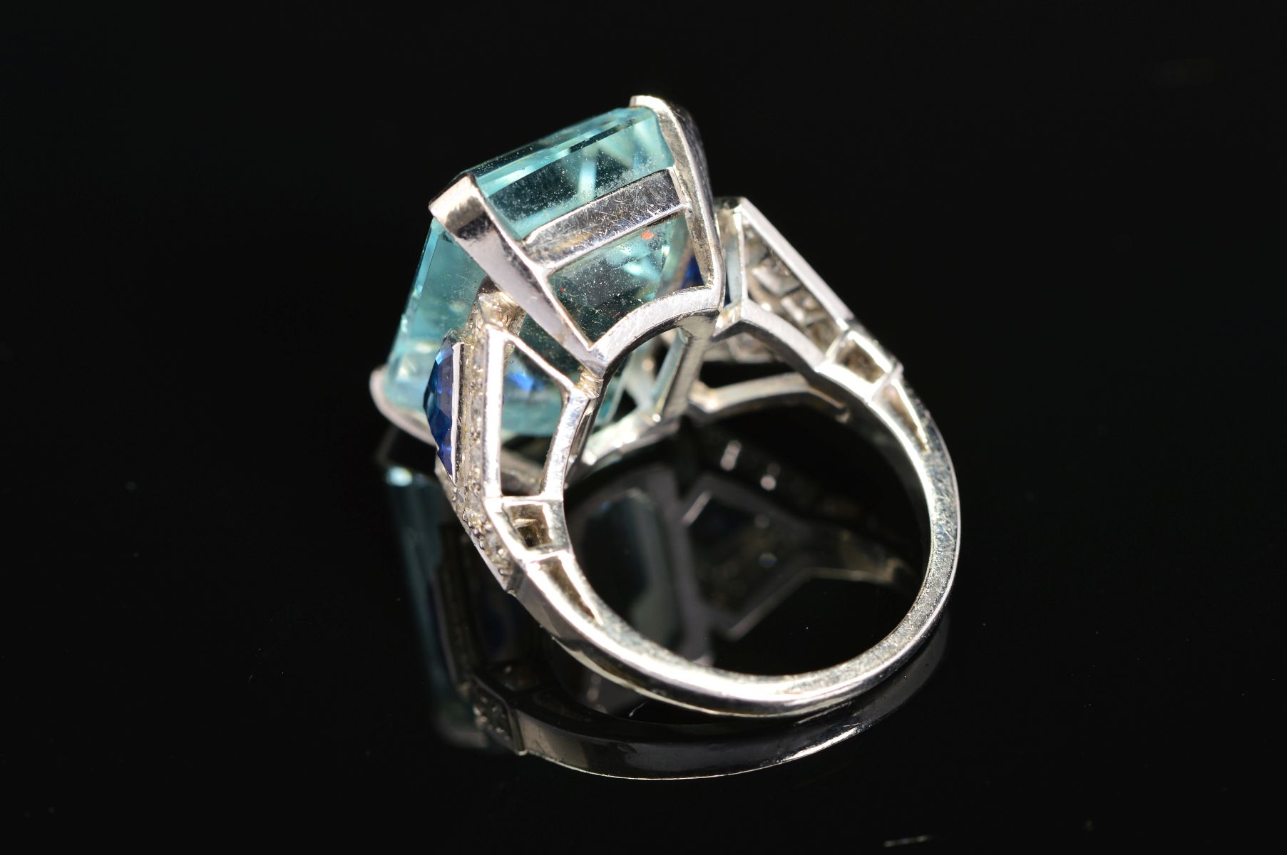 A MODERN AQUAMARINE, SAPPHIRE AND DIAMOND DRESS RING, centring on a principal trap cut aquamarine - Image 3 of 5