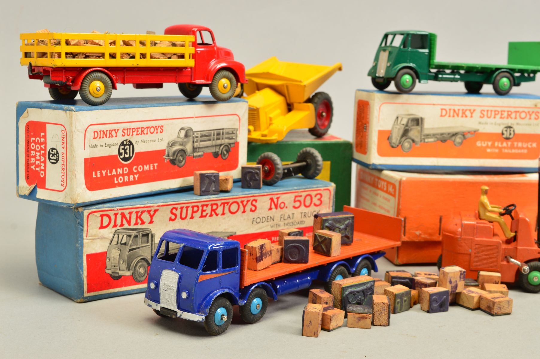 A QUANTITY OF BOXED DINKY SUPERTOYS AND DINKY TOYS, comprising Foden Flat Truck with Tailboard, No. - Image 2 of 7