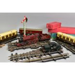 A QUANTITY OF BOXED AND UNBOXED O GAUGE MODEL RAILWAY ITEMS, to include part boxed Hornby No.2