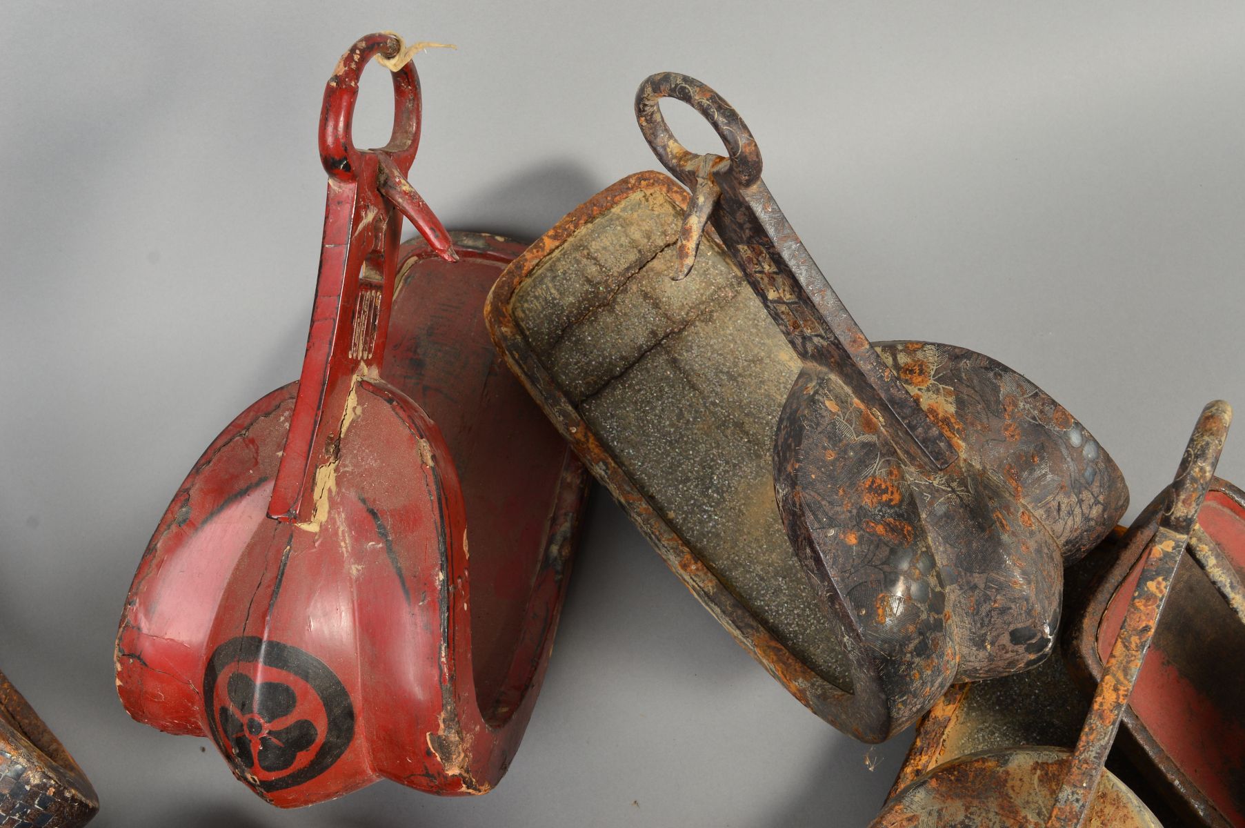 THREE PAIRS OF METAL AND RED LACQUERED ASIAN STIRRUPS, together with two other Persian stirrups - Image 7 of 12