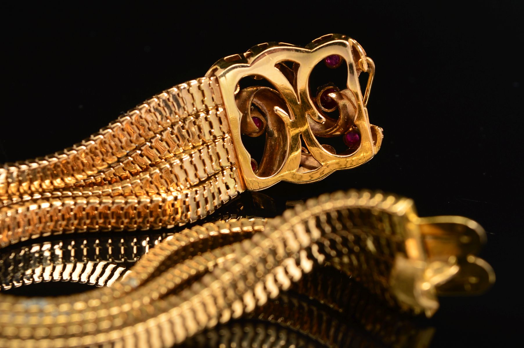 A CONTINENTAL FOUR ROW SNAKE BRACELET, fitted to large feature scroll design clasp set with - Image 5 of 6