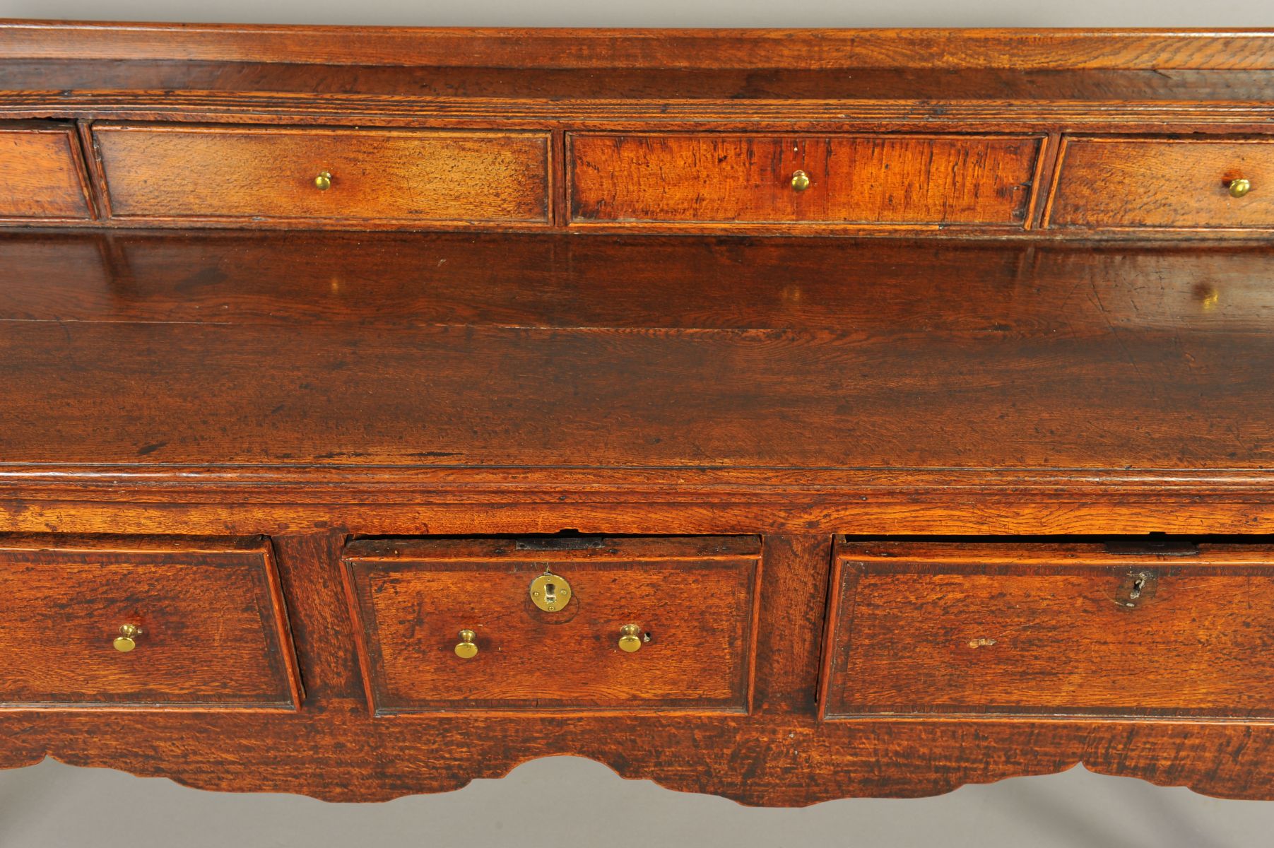 A MID 18TH CENTURY AND LATER OAK DRESSER, the short raised back above an arrangement of four drawers - Image 2 of 9