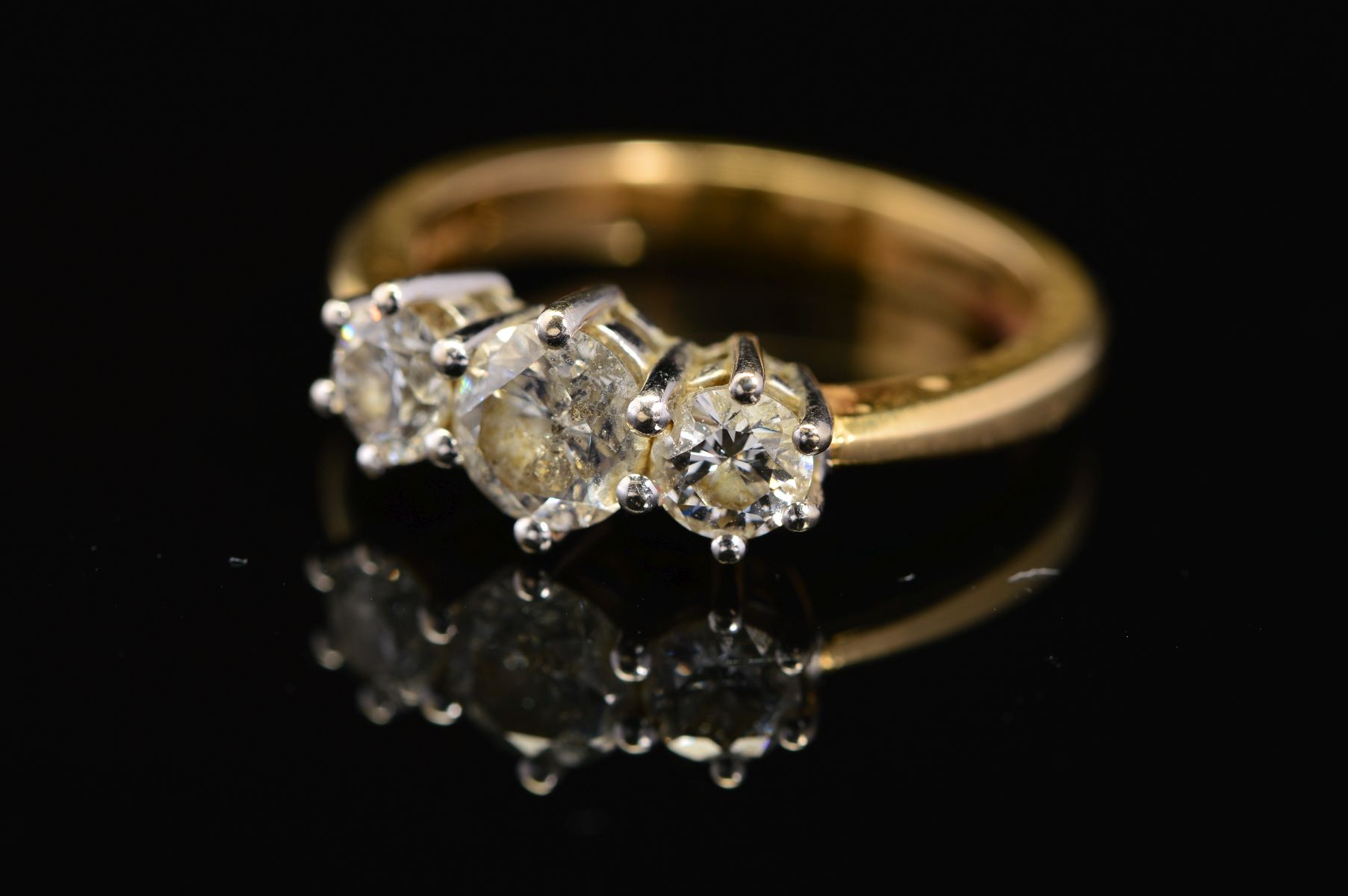 A MODERN 18CT GOLD THREE STONE DIAMOND RING, estimated total modern round brilliant cut weight 1.