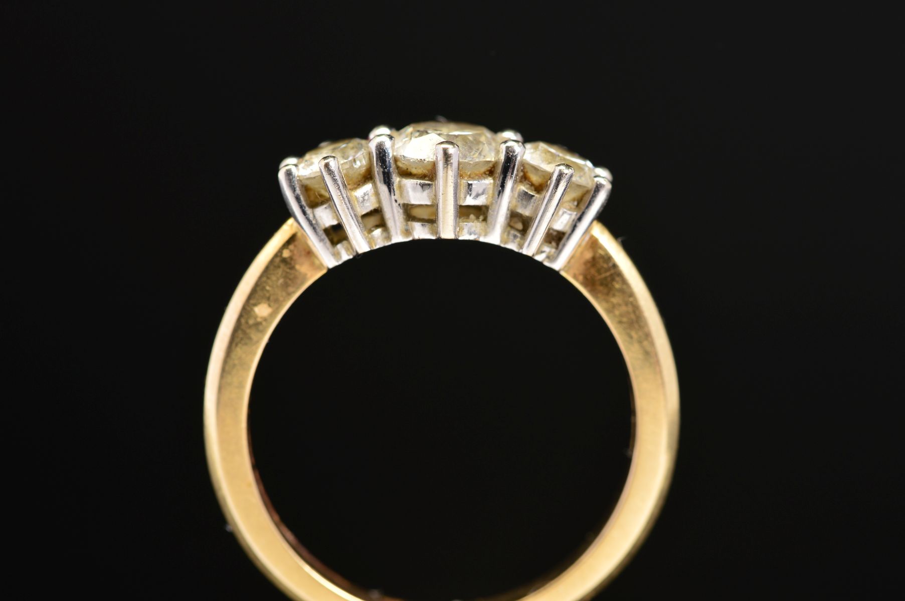 A MODERN 18CT GOLD THREE STONE DIAMOND RING, estimated total modern round brilliant cut weight 1. - Image 5 of 5