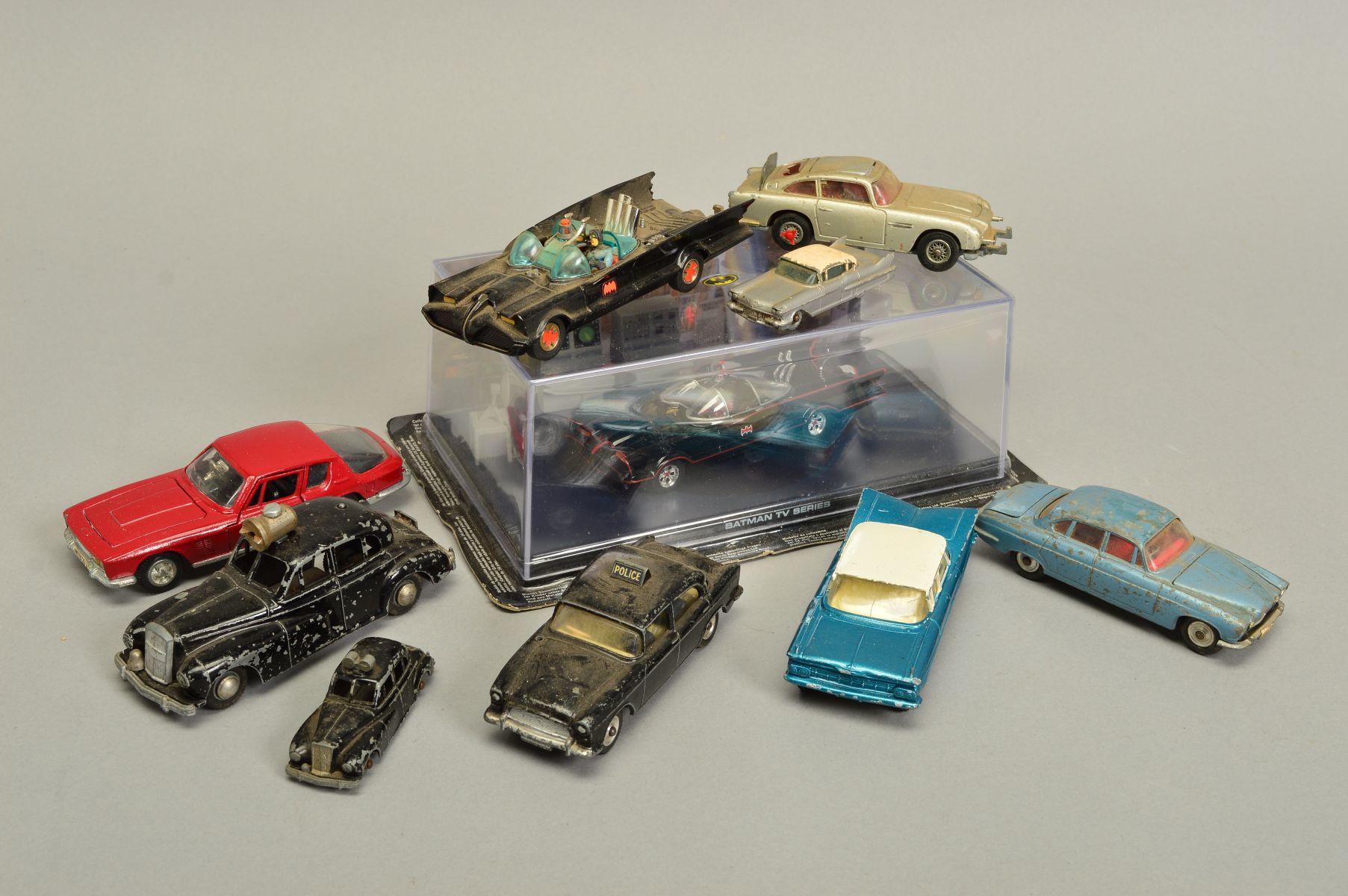 A QUANTITY OF UNBOXED DIECAST VEHICLES, to include Corgi Toys Batmobile, No.267 (earlier version - Image 2 of 7