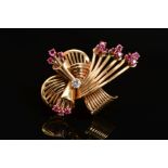 A LATE 20TH CENTURY 18CT GOLD, RUBY AND DIAMOND FAN DESIGN BROOCH, estimated modern round