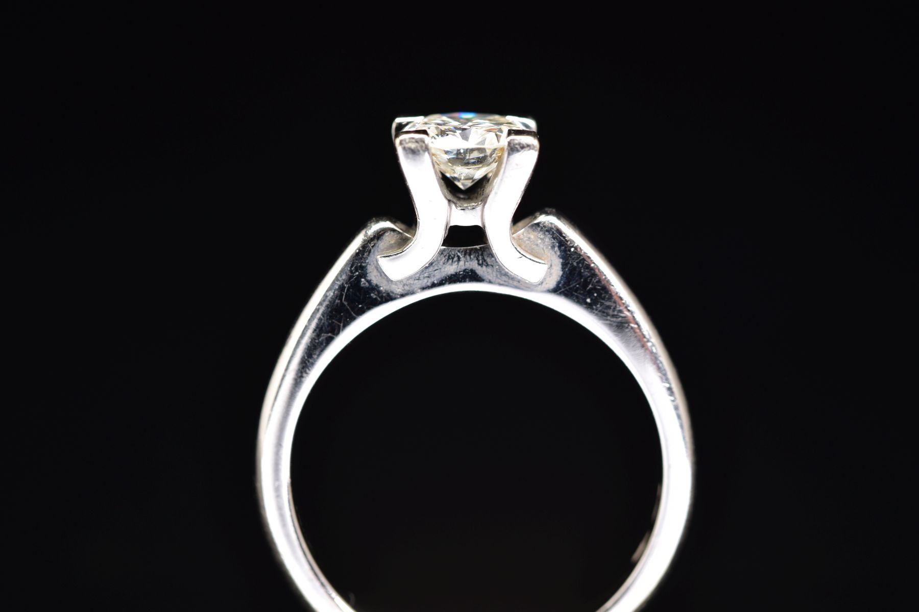 A MODERN SINGLE STONE DIAMOND RING, estimated modern round brilliant cut weight 0.73ct, colour - Image 5 of 6