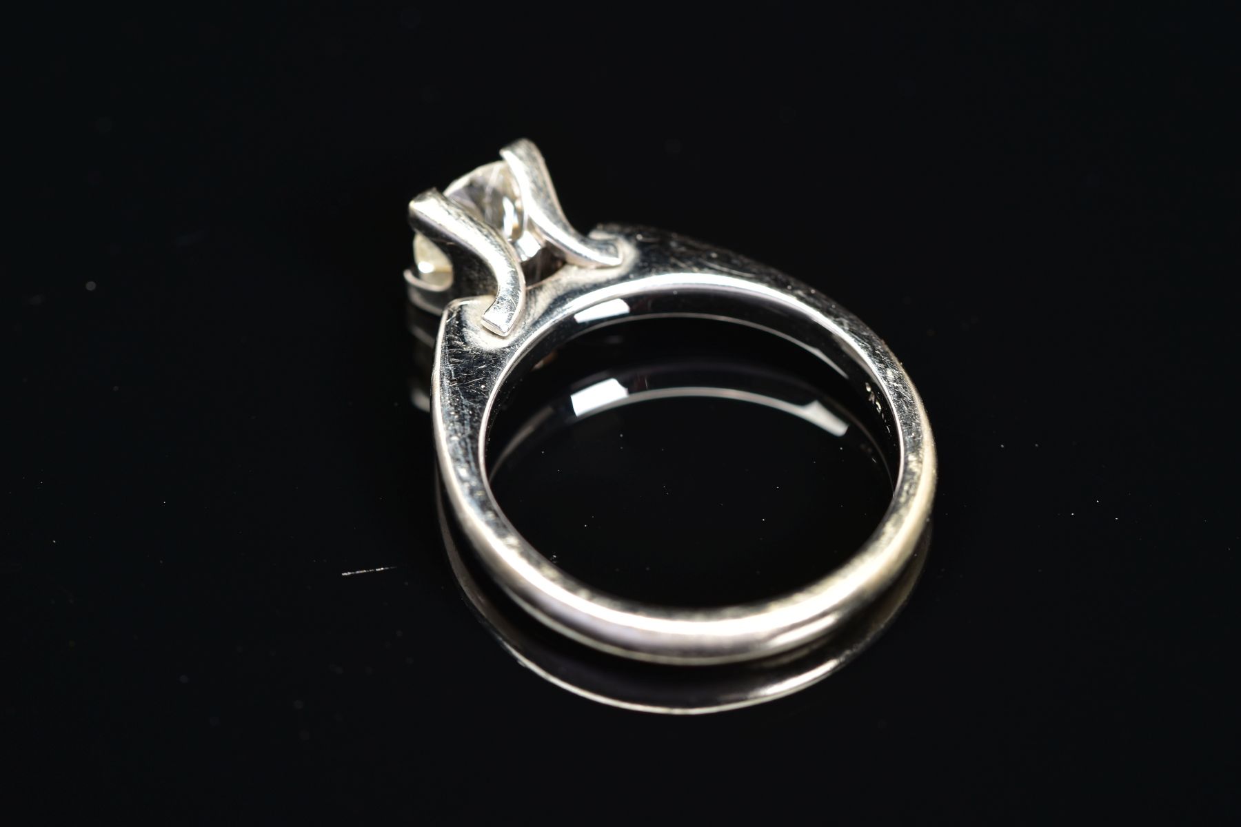 A MODERN SINGLE STONE DIAMOND RING, estimated modern round brilliant cut weight 0.73ct, colour - Image 3 of 6