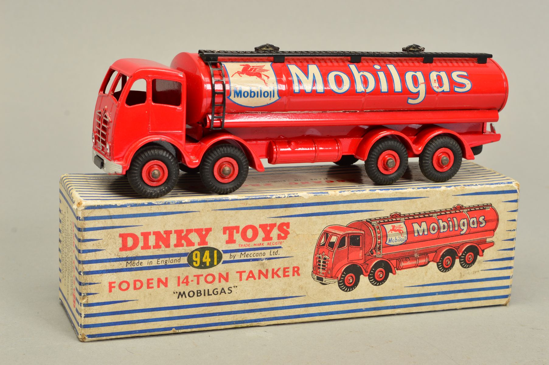 A BOXED DINKY SUPERTOYS FODEN FG 14T MOBILGAS TANKER, No.941, few very minor paint chips, mainly