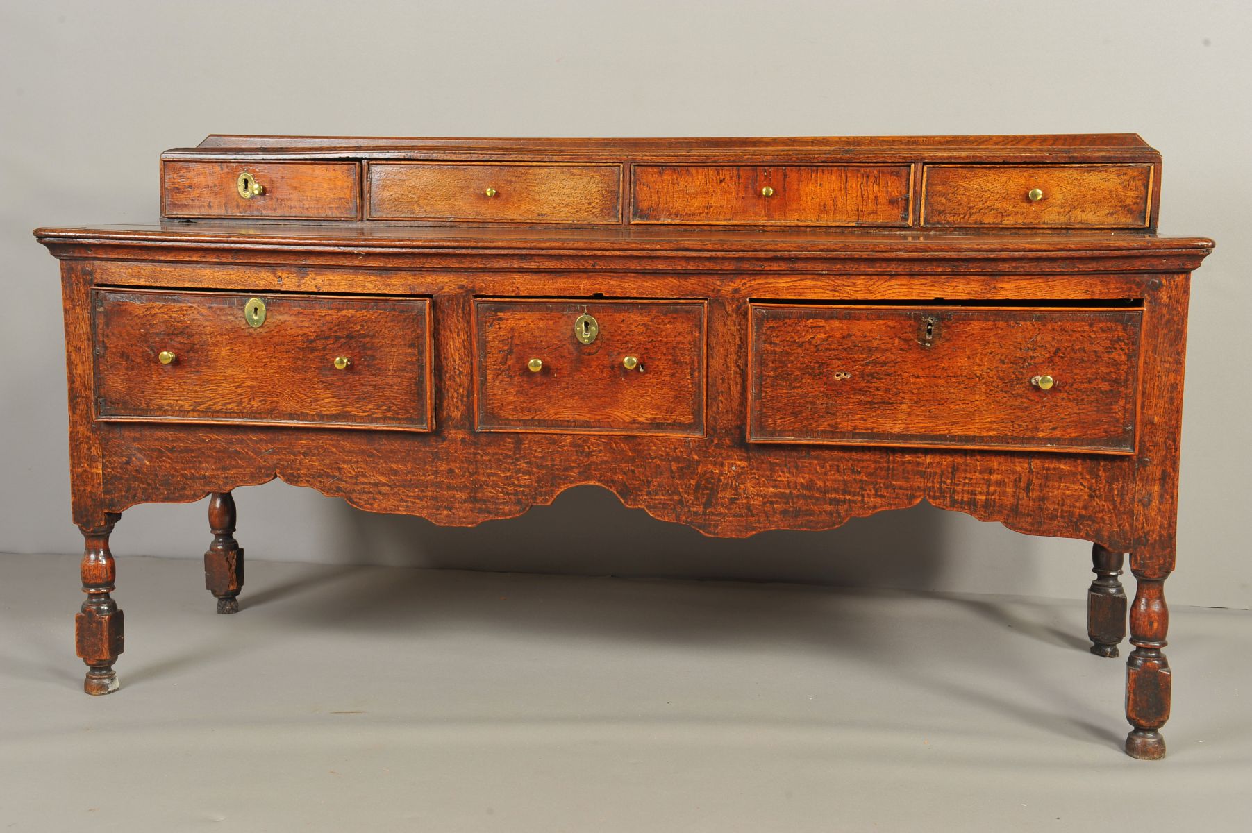 A MID 18TH CENTURY AND LATER OAK DRESSER, the short raised back above an arrangement of four drawers - Image 6 of 9