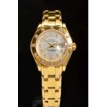 A LADIES 18CT GOLD ROLEX OYSTER PERPETUAL PEARLMASTER WRISTWATCH, 28mm mother of pearl diamond dot