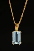 A MODERN 18CT AQUAMARINE PENDANT AND CHAIN, one emerald cut aquamarine measuring 18mm x 11.5mm x 7.