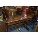 AN EARLY 19TH CENTURY MAHOGANY WASHSTAND, with raised gallery top with shelf on twin supports united